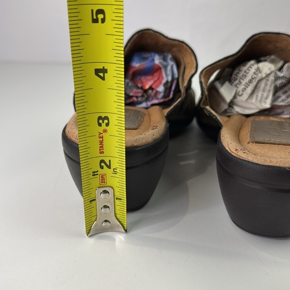 Clark’s Artisan Bronze Wedge Sandals size 9 - Picture 6 of 12